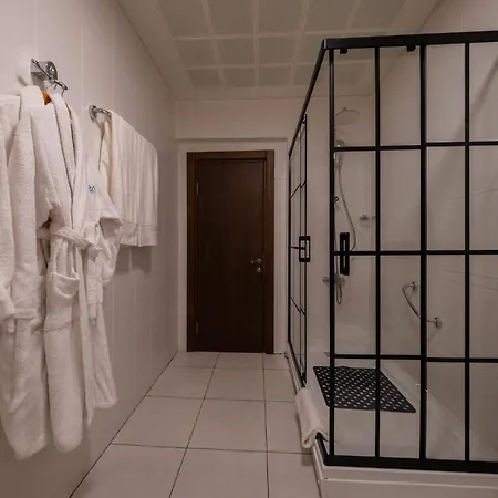 Iris & Hotel 4*