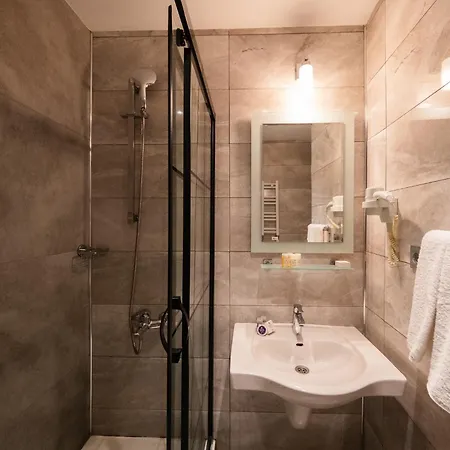 Hotel Iris & 4*