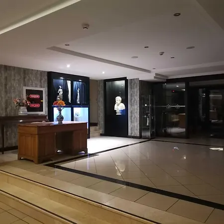Iris & Hotel