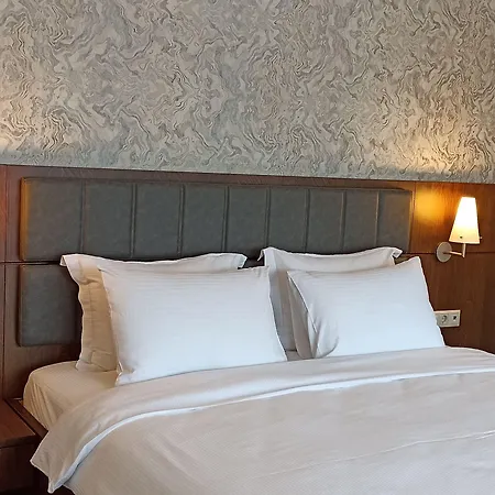 Iris & Hotel