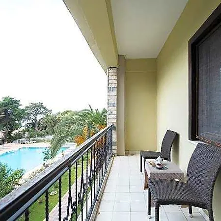 Iris & Hotel 4*