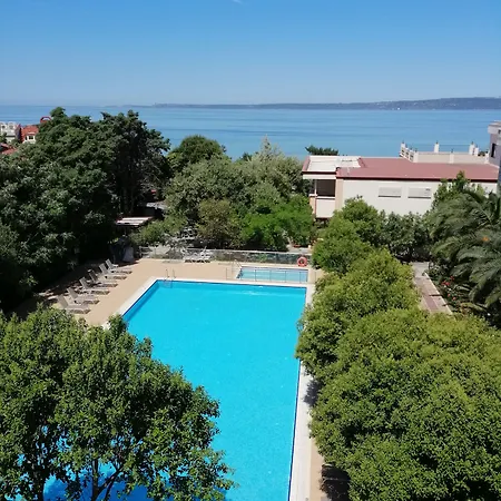 Hotel Iris & 4*